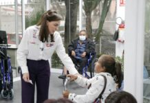 Entrega MariElise Budib aparatos ortopédicos a personas con discapacidad