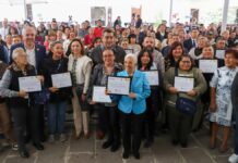 Gaby Bonilla entrega reconocimientos a 130 colaboradores del SEDIF