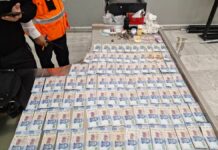 Mujer olvida bolsa con 53 mil pesos en el AICM