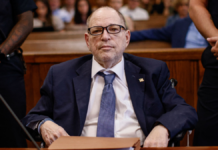 Harvey Weinstein padece leucemia y recibe tratamiento en la cárcel