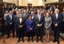 BUAP aprueba el calendario escolar 2025 y entrega medalla al gobernador