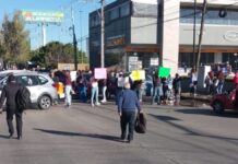Vecinos bloquean bulevar Valsequillo para exigir semáforo