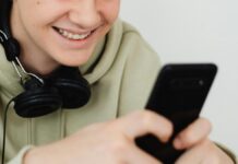 Australia prohibirá a menores de 16 años acceso a redes sociales