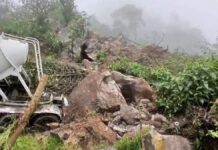 Quedan enterrados cuatro tractocamiones en la Puebla-Orizaba