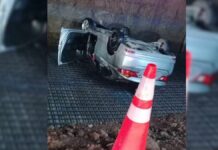 Cae auto a zanja en obras del distribuidor Puebla-Tlaxcala