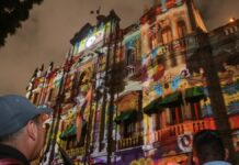 Pepe Chedraui asiste a videomapping del “Día de Muertos”