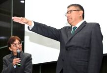 Lilia Cedillo toma protesta al director electo del ICUAP