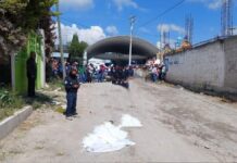Mujer muere atropellada en Acatzingo; conductor huye del lugar