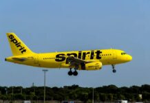 Spirit Airlines se declara en bancarrota tras acumular pérdidas