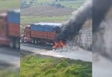Se incendia pipa en la Puebla-Orizaba por choque con unidad pesada