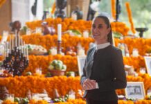 Sheinbaum dedica ofrenda de Día de Muertos a heroínas de la patria