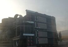 Vuelca camión y deja dos lesionados en carretera federal vía a Xalapa