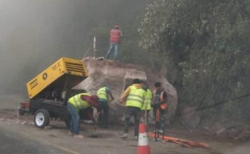 Alistan carril provisional en la Orizaba-Puebla tras derrumbe