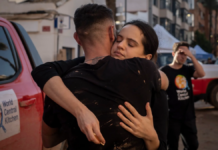 Rosalía visita a damnificados por la DANA en Valencia