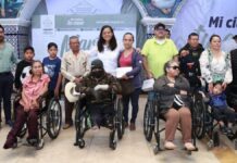 Ariadna Ayala entrega aparatos ortopédicos a personas con discapacidad