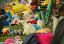 Lanzan 20 mil peluches en cancha del Betis por tradición navideña