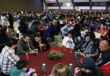 Asisten 3 mil poblanos a cena navideña con Armenta