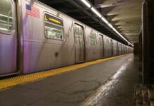 Queman viva a mujer y muere dentro del metro de Nueva York