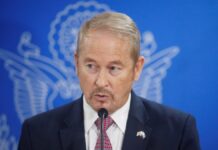 Trump designa a Ronald Johnson como embajador en México