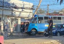 Ruta 3 se estrella contra poste en Ignacio Zaragoza