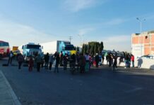 Se manifiestan en la vía corta a Santa Ana; piden puente peatonal