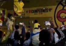 Aficionados le llevan serenata al América en Puebla