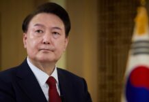 Declaran ley marcial en Corea de Sur; prohíben actividades políticas