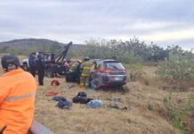 Vuelca camioneta en la autopista Siglo XXI; no hay heridos