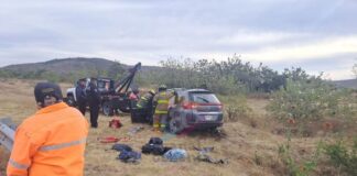 Vuelca camioneta en la autopista Siglo XXI; no hay heridos