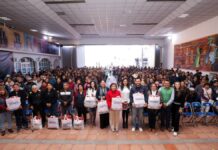Lupita Cuautle entrega “Canasta Navideña” a familias de San Andrés Cholula
