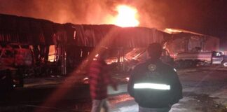 Se incendia patio de tráileres en San Matías Tlalancaleca