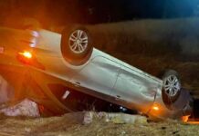 Vuelca automóvil en la Vía Atlixcáyotl