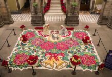 Nacimiento de talavera y alfombra artística transforman el Palacio Municipal