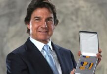 Condecoran a Tom Cruise por impulsar al ejército en el cine