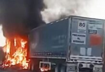 Camión de carga en llamas causa caos en autopista Siglo XXI