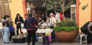 Se instalan vendedores informales en la 6 Oriente