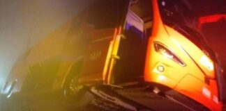 Autobús cerca de caer a barranco tras choque en la Orizaba-Tehuacán