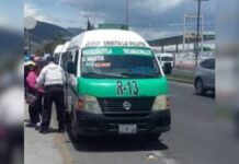Choque entre combi y camioneta deja un herido en Tecamachalco