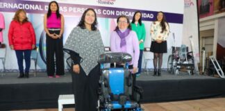 Lupita Cuautle entrega aparatos ortopédicos a personas con discapacidad