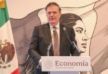 El secretario de Economía Marcelo Ebrard entrega Premios IMPI a la Innovación Mexicana