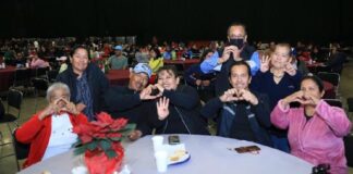 Celebran fin de año en cena organizada por el gobierno de Puebla