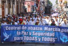 Comerciantes de la Central Abasto marchan en Puebla