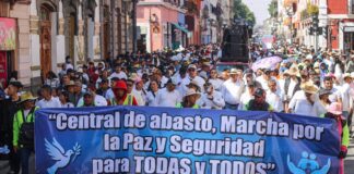 Comerciantes de la Central Abasto marchan en Puebla