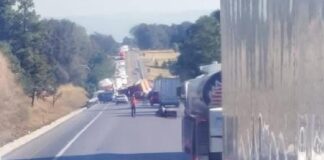 Cierran la Amozoc-Perote por choque de dos tráileres