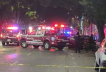Choque contra árbol deja un muerto y una herida en la colonia volcanes