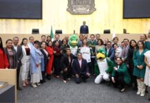 Pericos de Puebla visita el Congreso para promover el deporte