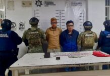 Detienen a dos hombres con auto robado y droga en Cuautlancingo
