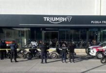 Dan cristalazo a agencia de motocicletas en Circuito Juan Pablo II