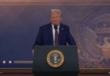 “Fabriquen en EU o paguen aranceles”, dice Trump a empresas