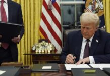 Trump firma orden ejecutiva para negar ciudadanía a hijos de migrantes